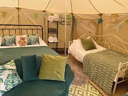 Luxury Glamping The Wye Valley for 2 to 6 Guests