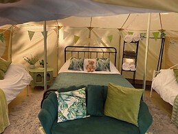 Luxury Glamping The Wye Valley for 2 to 6 Guests