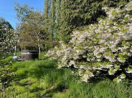 Luxury Glamping The Wye Valley for 2 to 6 Guests