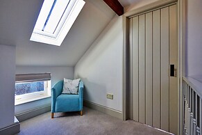 Cottage in Hemingby With Countryside Views