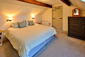 Cottage in Hemingby With Countryside Views