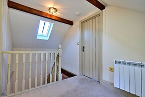 Cottage in Hemingby With Countryside Views
