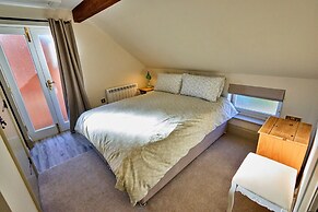 Cottage in Hemingby With Countryside Views