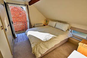 Cottage in Hemingby With Countryside Views