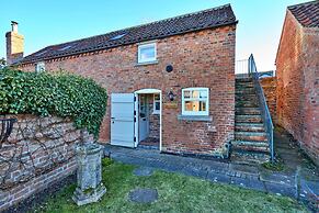 Cottage in Hemingby With Countryside Views