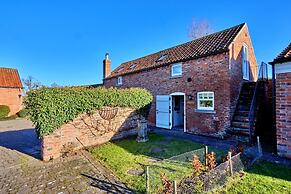 Cottage in Hemingby With Countryside Views