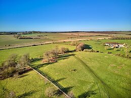 Cottage in Hemingby With Countryside Views