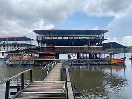 SPOT ON 91156 Bakau Hijau Riverlodge