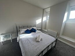 Charming Beckenham Apartment With Private Balcony