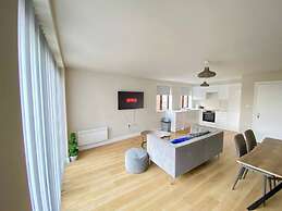 Charming Beckenham Apartment With Private Balcony