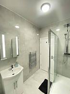 Charming Beckenham Apartment With Private Balcony