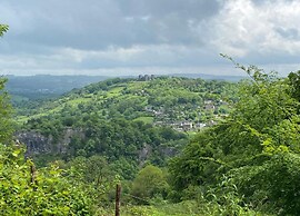 Apartment in Matlock Near Peak District Trails
