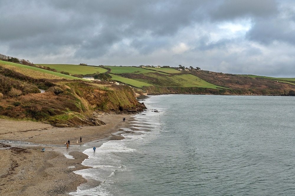 Cottage in Cornwall With Sea Views & BBQ