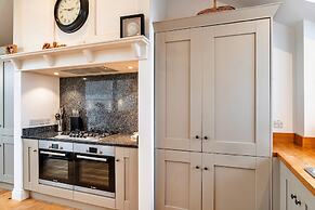 Cottage in Cornwall With Sea Views & BBQ
