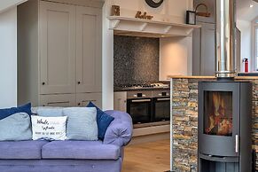 Cottage in Cornwall With Sea Views & BBQ