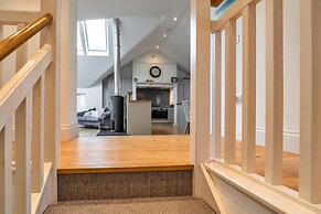 Cottage in Cornwall With Sea Views & BBQ