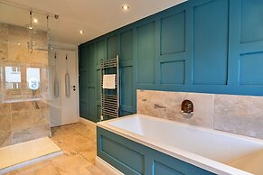 Cottage in Cornwall With Sea Views & BBQ
