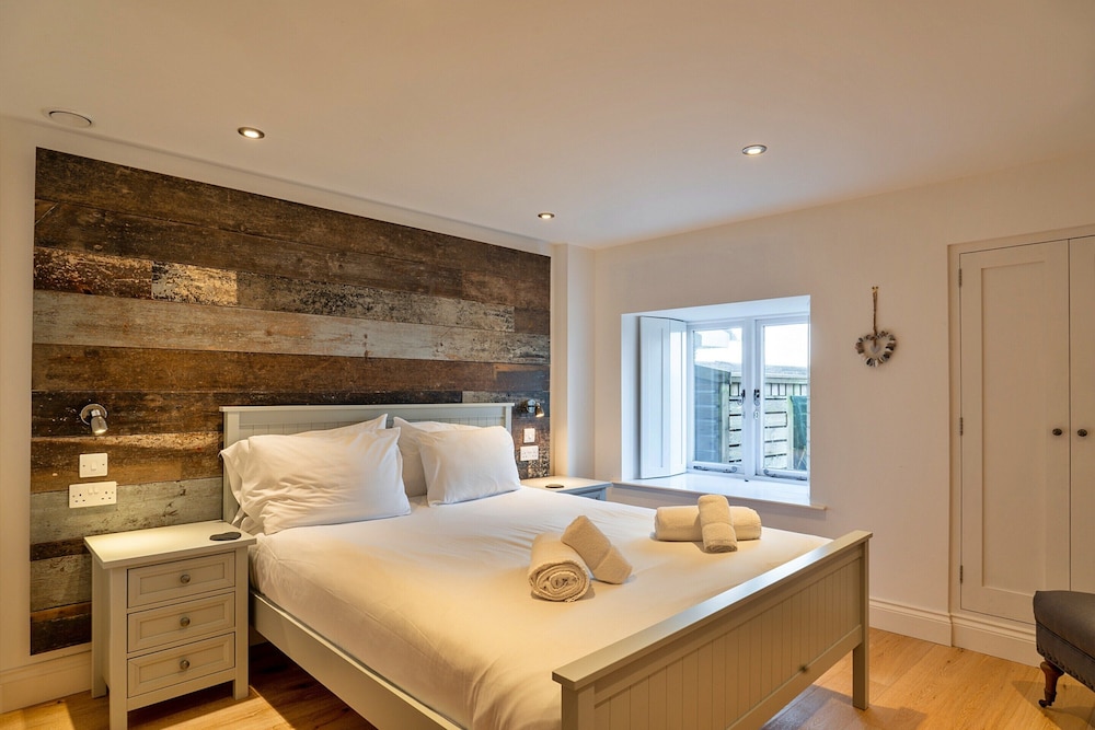 Cottage in Cornwall With Sea Views & BBQ