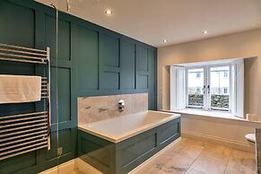 Cottage in Cornwall With Sea Views & BBQ
