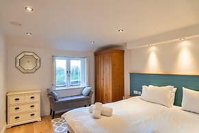 Cottage in Cornwall With Sea Views & BBQ