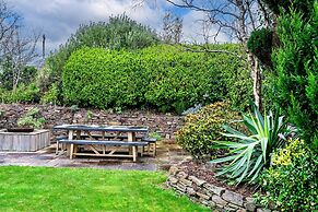 Cottage in Cornwall With Sea Views & BBQ