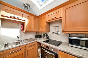 Lodge in Thirsk With Scenic Trails & Spa