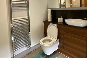 Dartford Apartment - Sleeps 3 - Central Stay