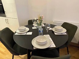 Dartford Apartment - Sleeps 3 - Central Stay