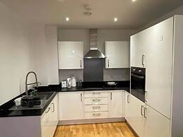 Dartford Apartment - Sleeps 3 - Central Stay