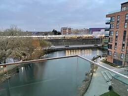 Dartford Apartment - Sleeps 3 - Central Stay
