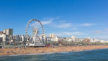 Apartment in Brighton Near the Beach