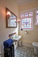 Apartment in Brighton Near the Beach