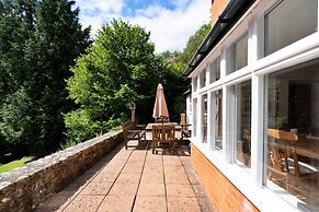 Lodge by River Wye With Private River Access