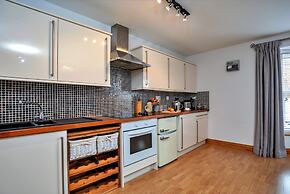 Apartment in Whitby Near Whalebone Arch