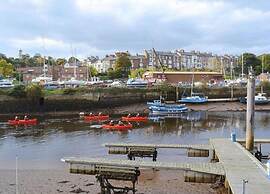 Apartment in Whitby Near Whalebone Arch