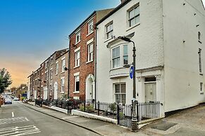 Apartment in Whitby Near Whalebone Arch