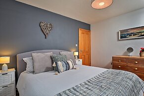 Apartment in Whitby Near Whalebone Arch