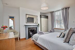 Apartment in Whitby Near Whalebone Arch