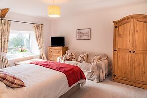 Pet-friendly Vintage Cottage, No Deposit