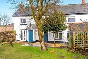 Pet-friendly Vintage Cottage, No Deposit