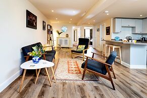 Bright Apartment With Patio Garden, No Deposit