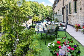 Bright Apartment With Patio Garden, No Deposit