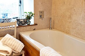 Historical Cottage in Ingleton, No Deposit