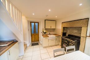 Hillside Cottage in Matlock, No Deposit