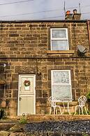 Hillside Cottage in Matlock, No Deposit