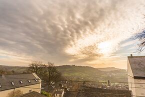 Hillside Cottage in Matlock, No Deposit