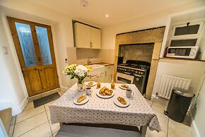 Hillside Cottage in Matlock, No Deposit
