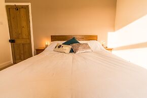Hillside Cottage in Matlock, No Deposit