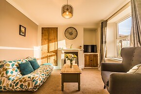Hillside Cottage in Matlock, No Deposit