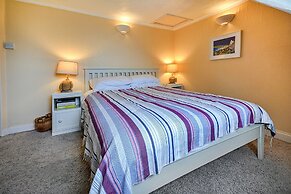 Cottage in Kingsand With Sea Views